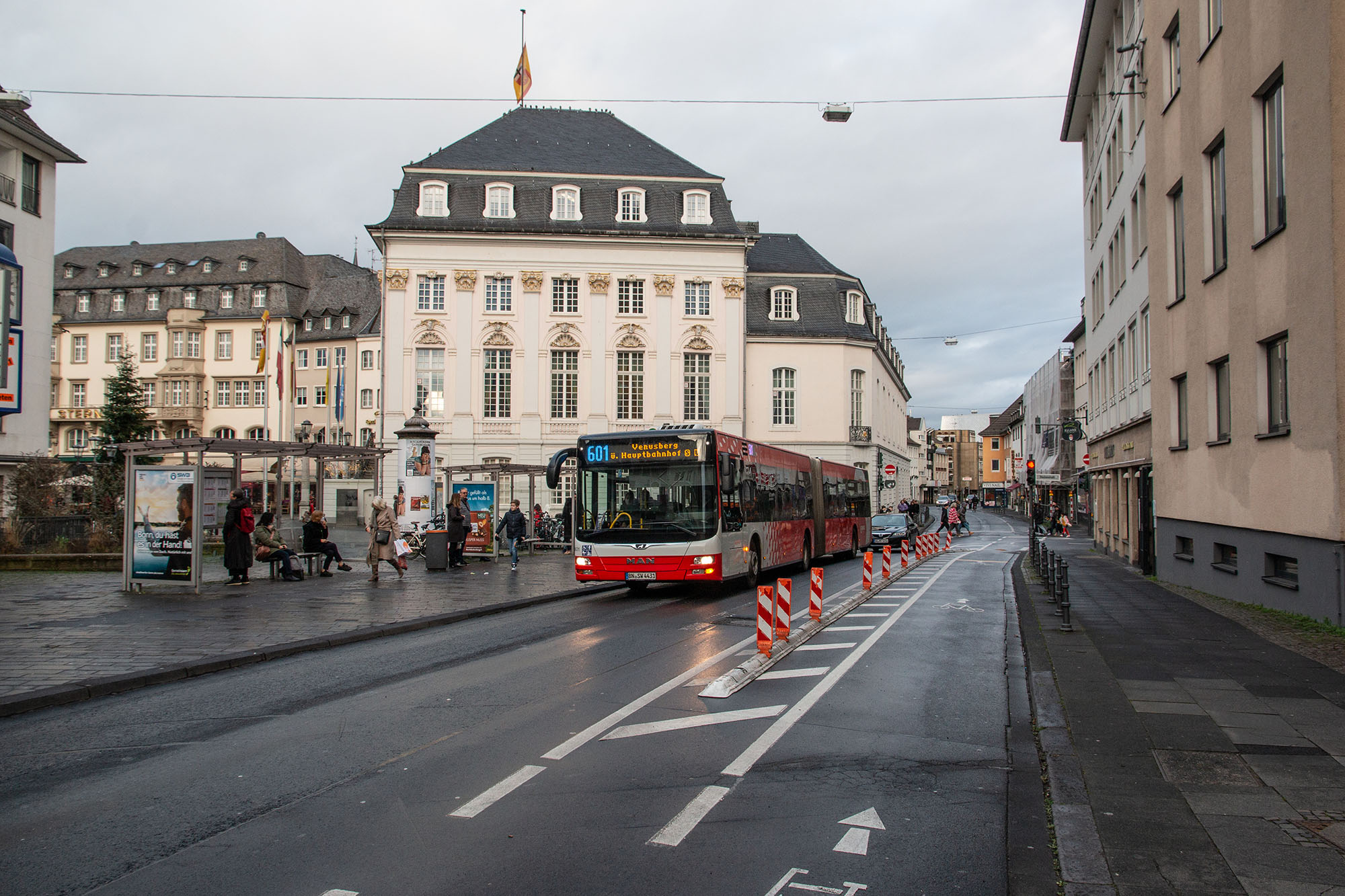 Hinter dem Bonner Rathaus