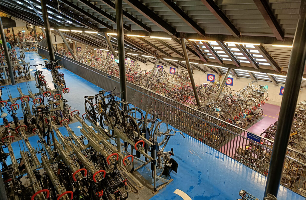 Blick ins Fahrradparkhaus Utrecht