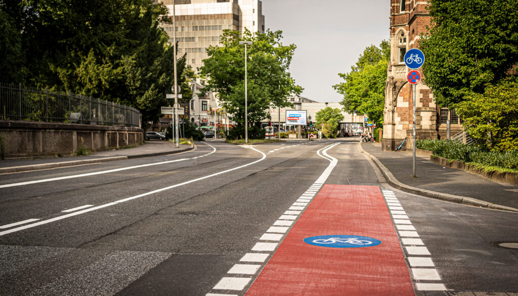 Neuer Radweg am Stadthaus Bonn