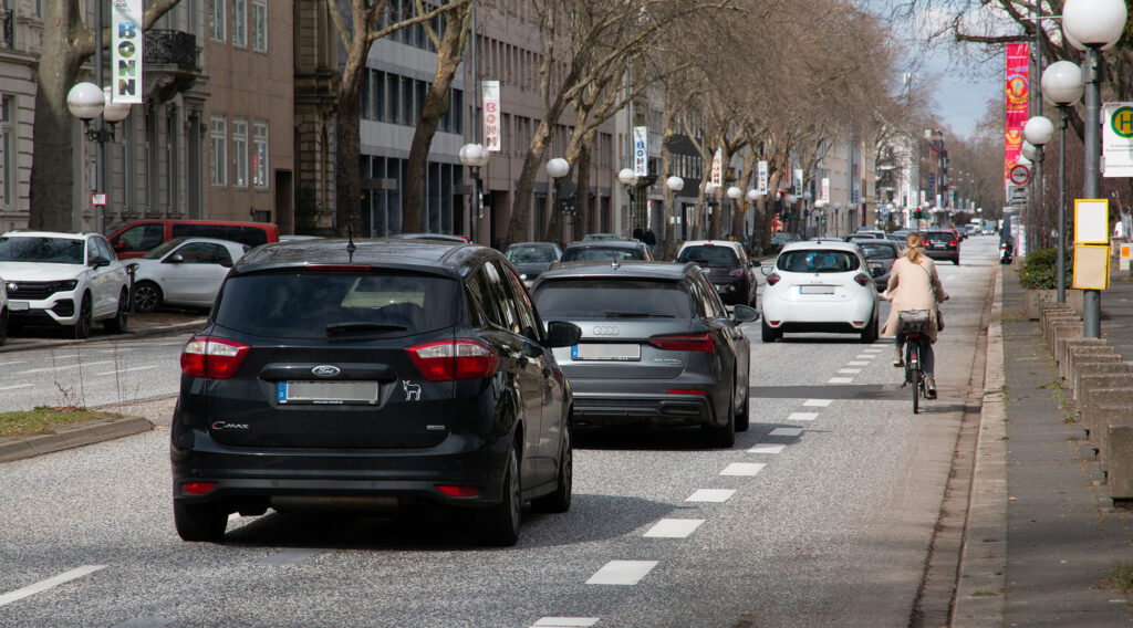 Schutzstreifen auf der Adenauerallee