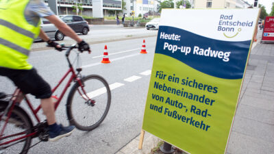 Aktion Pop-up-Radweg auf der Adenauerallee