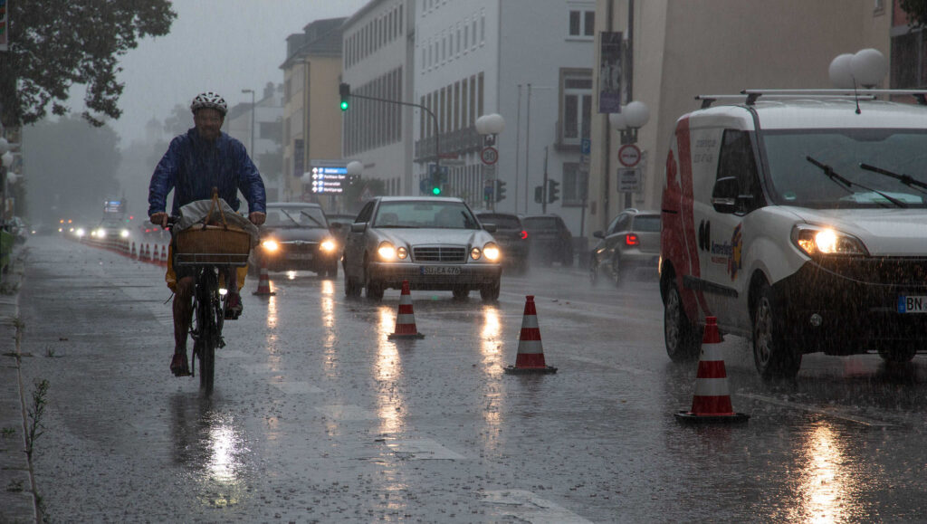 Radfahrer im Regen