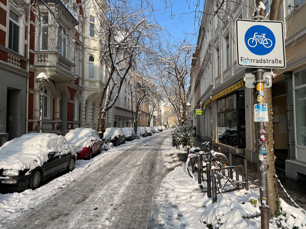 Fahrradstraße im Winter
