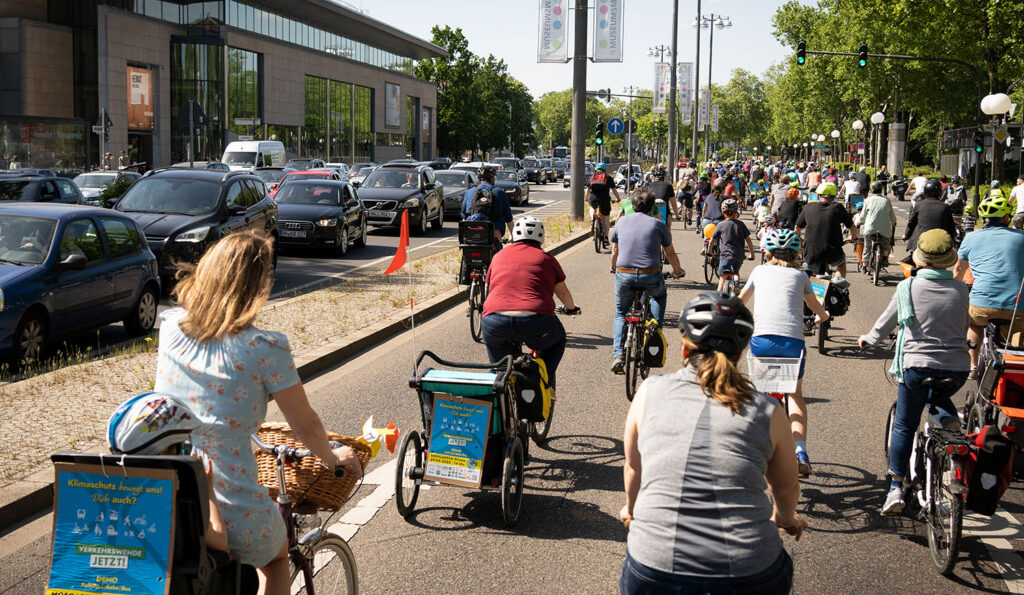 die Kidicalk Mass auf der B9 in Bonn