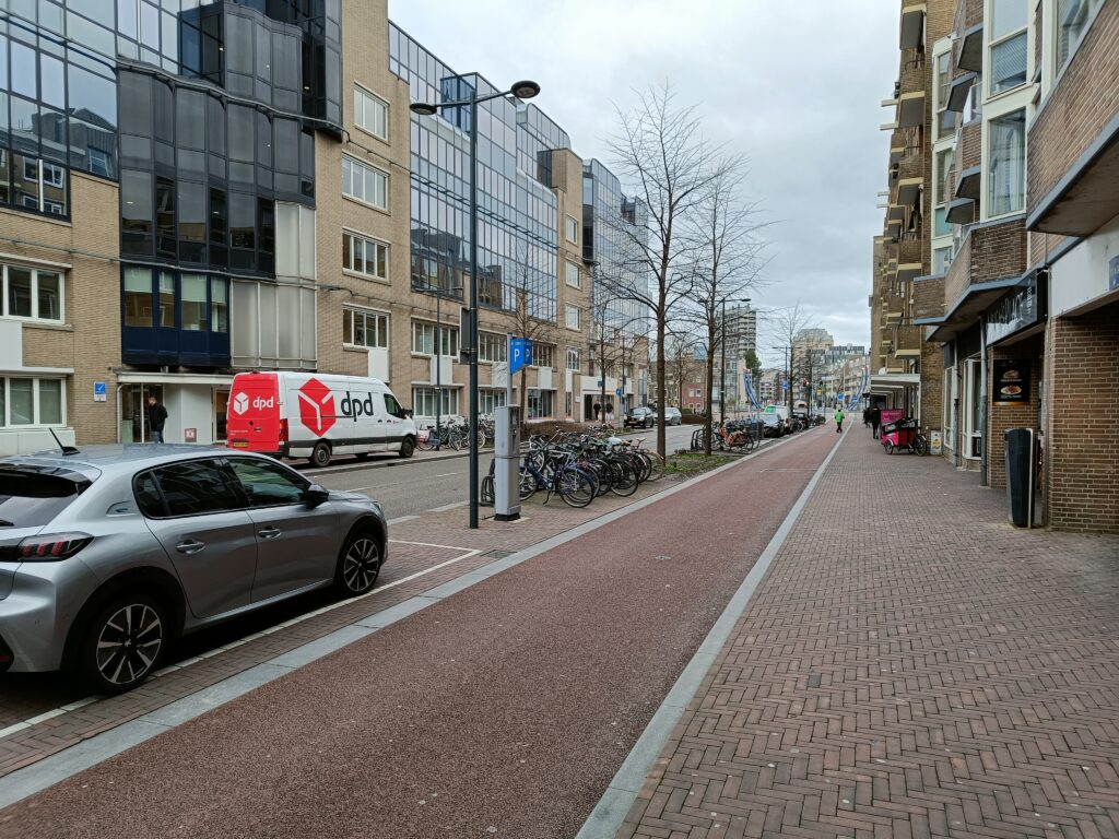 Sicherer, baulich getrennter Radweg in Utrecht in den Niederlanden