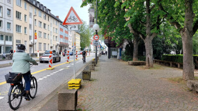 Fahrradspur Verkehrsversuch Adenauerallee