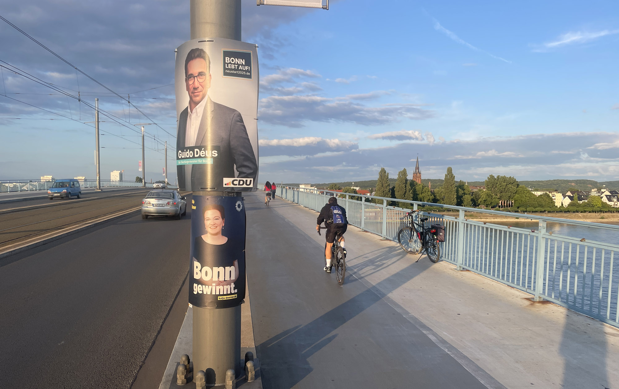 Wahlplakate auf der Kennedybrücke
